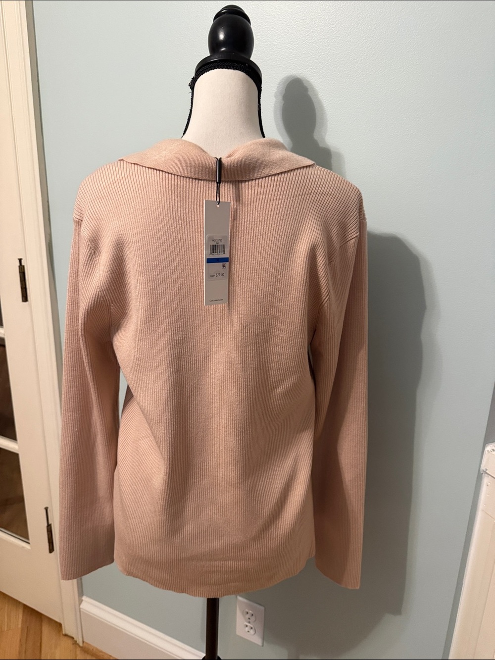 Calvin Klein Sweater - Picture 5 of 5
